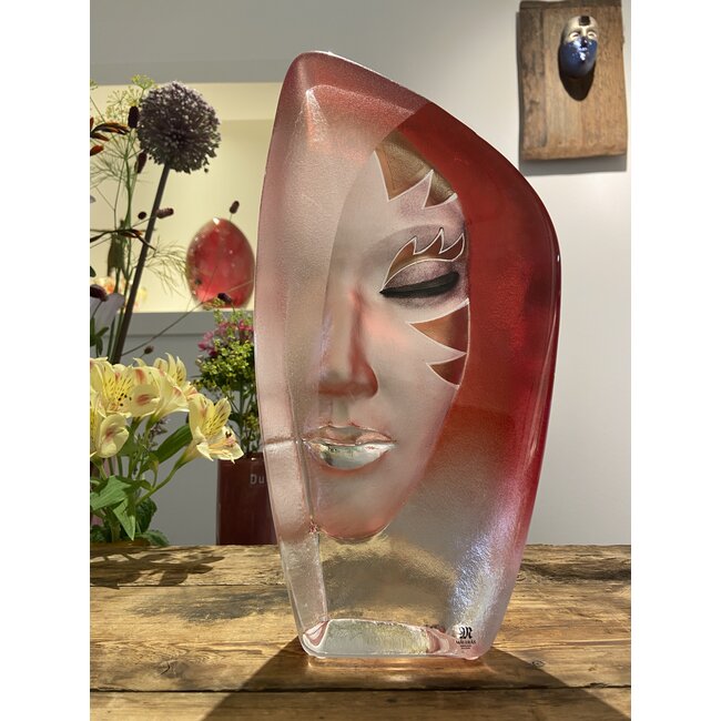 „Masquerade“ – Kristallskulptur von Mats Jonasson