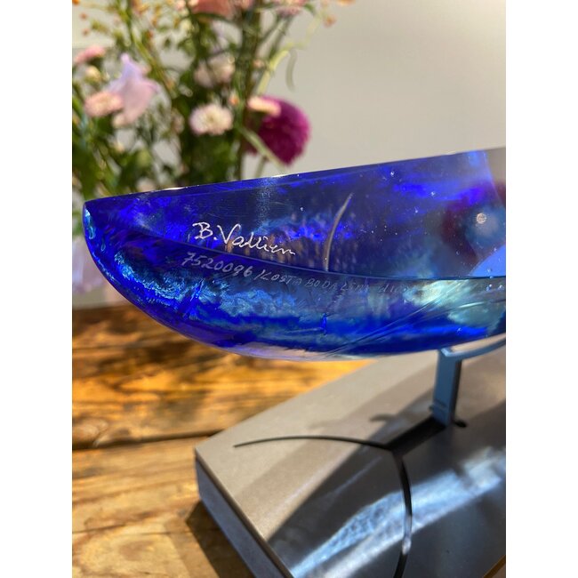 Kosta Boda Bertil Vallien „Passport“ blau