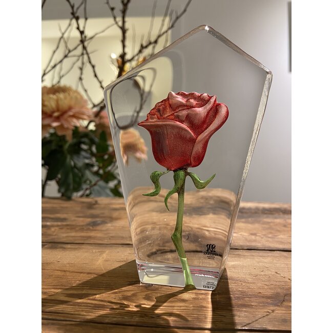Rose im Kristall – Mats Jonasson Glaskunst