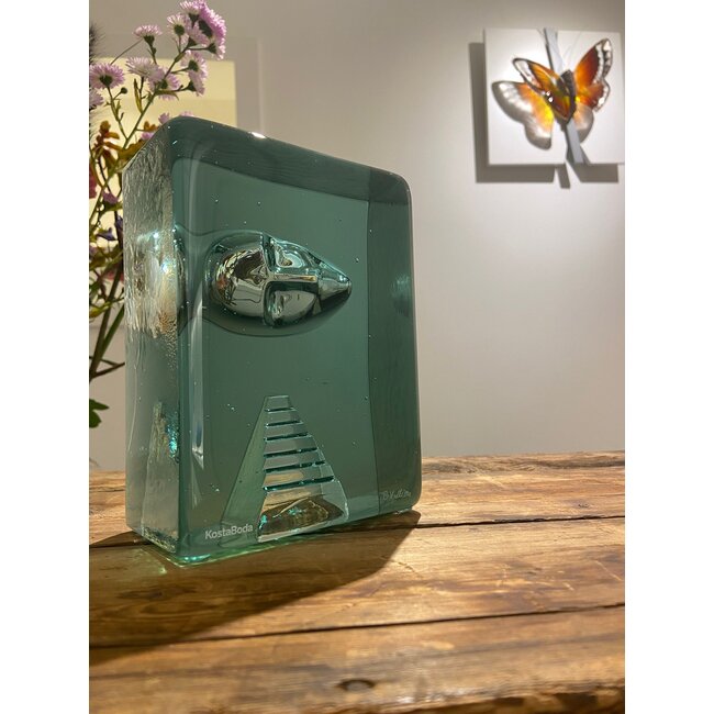 Serica „Azur“ von Kosta Boda – einzigartiges Kristallobjekt mit symbolischem Porträt und Treppe, Entwurf von Bertil Vallien (signiert & limitiert, 15 cm)