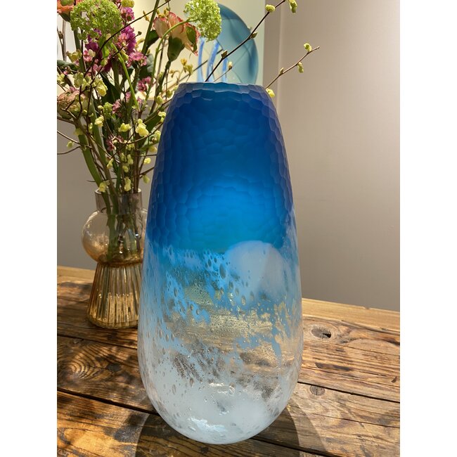 „Frozen Wave“ – exklusive mundgeblasene Glasvase mit besonderem Schliff