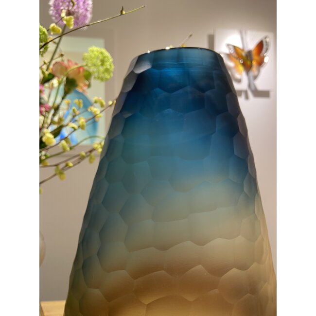 „Küstenlinie“ – mundgeblasene Glasvase in zarten Farben