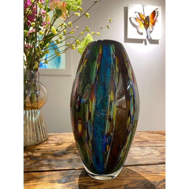 Een explosie van kleur op een diepe, elegante basis