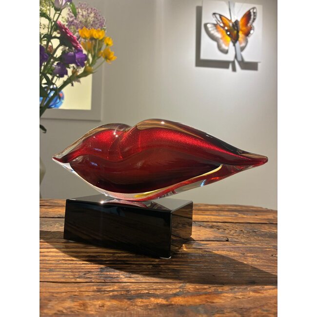 Flame of Love – Artistiek glaskunstwerk in rood kristal, ode aan romantiek en hartstocht