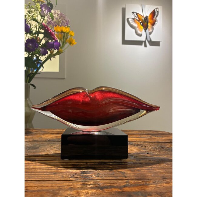 Flame of Love – Artistiek glaskunstwerk in rood kristal, ode aan romantiek en hartstocht