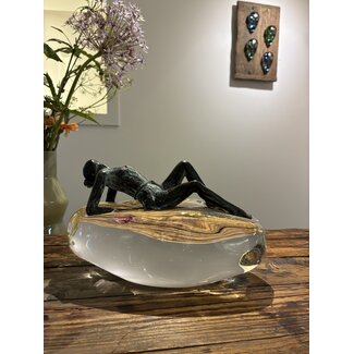 „Fülle“ – weibliche Kraft in Bronze und Glas