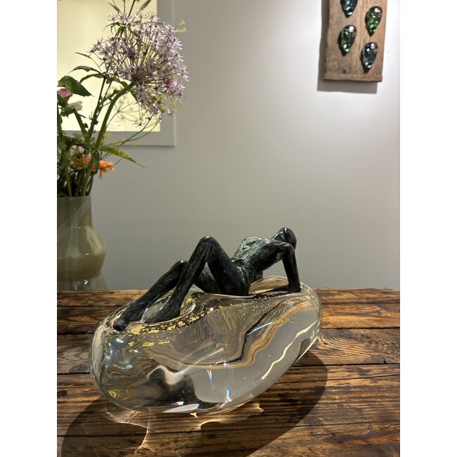 „Fülle“ – symbolisches Kunstwerk aus Bronze, Glas und Blattgold