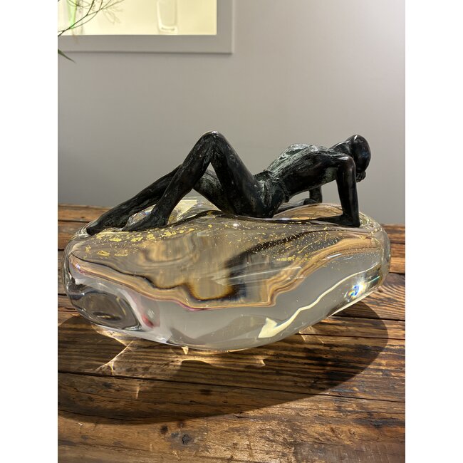 „Fülle“ – symbolisches Kunstwerk aus Bronze, Glas und Blattgold