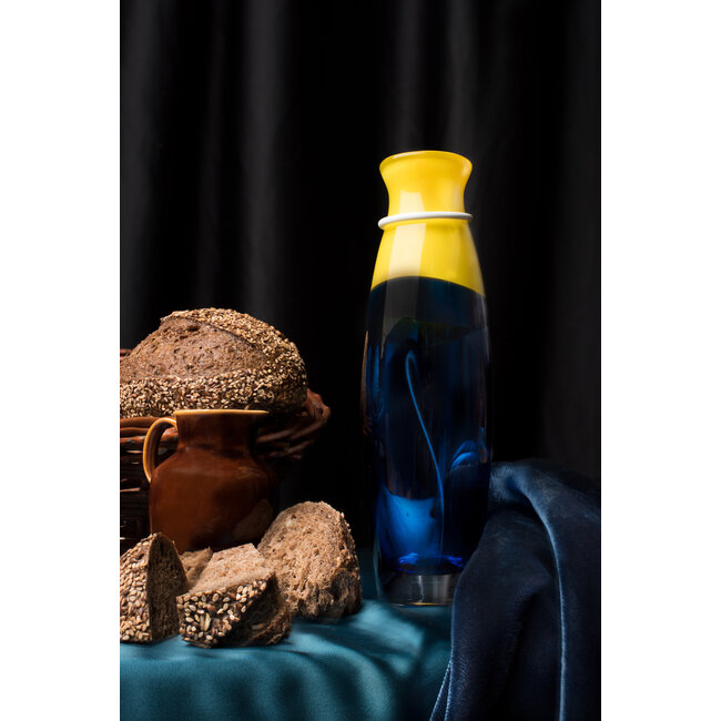 „Dienstmagd mit Milchkrug“ – Vermeers Einfachheit in Glas und Farbe