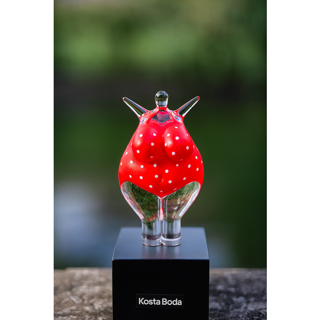 Kosta Boda 'Happy Dip Red' – Limited Art Crystal by Kjell Engman