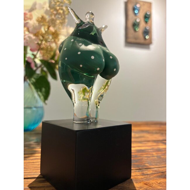 Kosta Boda „Happy Dip Green” – Kristallobjekt von Kjell Engman, limitiert