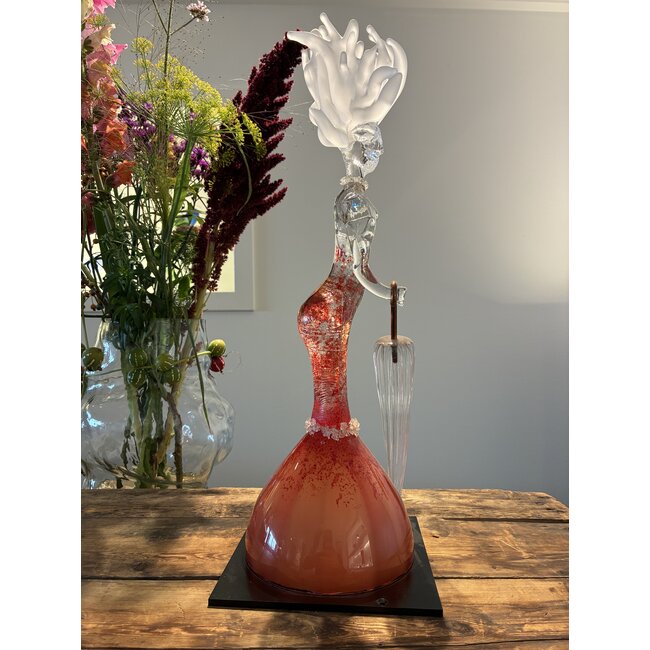 Kjell Engman – De dame in rode jurk met paraplu Kosta Boda