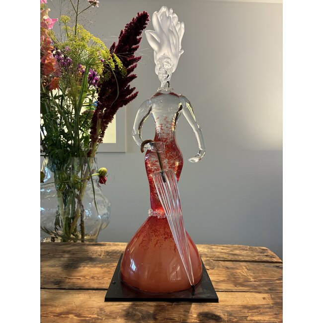 Kjell Engman – "Die Dame im roten Kleid mit Regenschirm" Kosta Boda