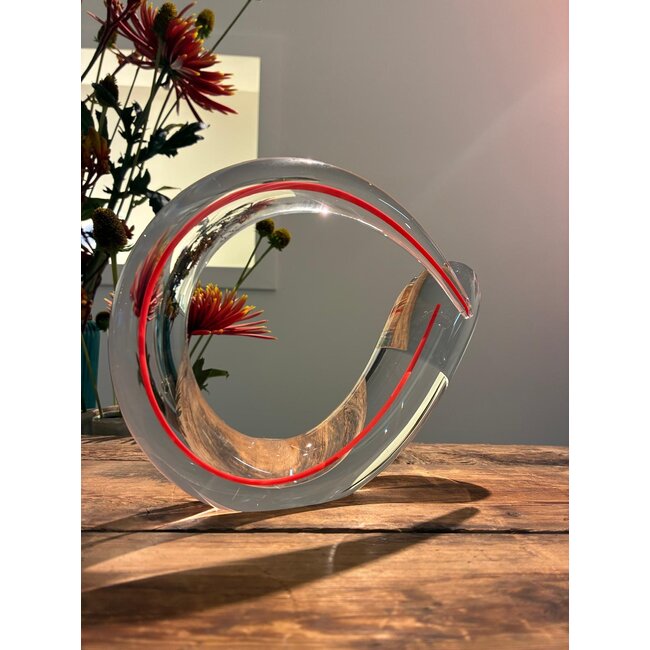 Handgefertigtes Kristallkunstobjekt mit rotem Lebensweg