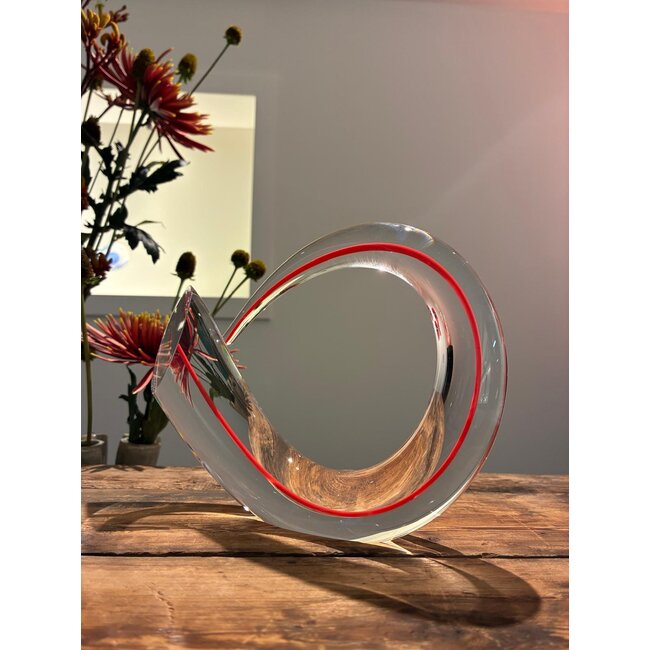 Handgefertigtes Kristallkunstobjekt mit rotem Lebensweg