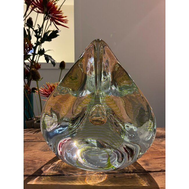 Lichtspiraal – Kristallen designobject in blauwe tint met gekleurde spiraal