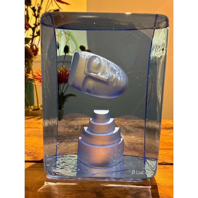 Kosta Boda Bertil Vallien Azur Dream – Handgemaakt Zweeds kristallen kunstobject in diepblauwe, Gelimiteerde oplage