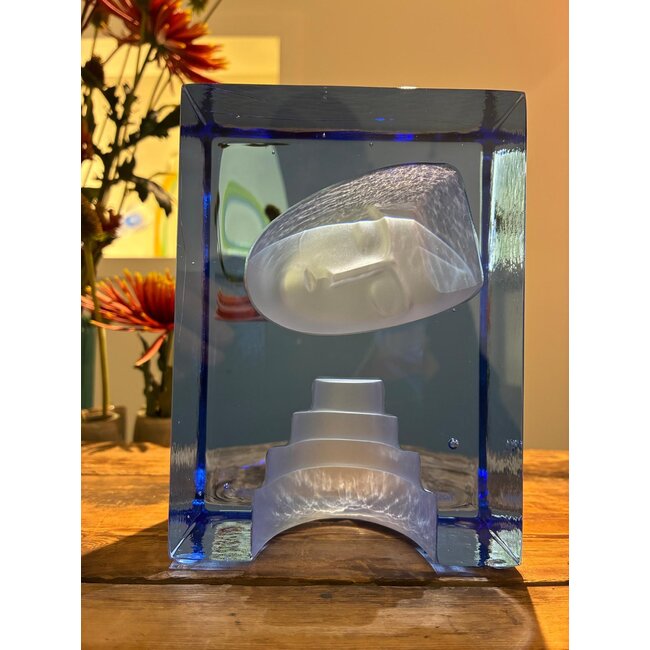 Kosta Boda Bertil Vallien Azur Dream – Handgemaakt Zweeds kristallen kunstobject in diepblauwe, Gelimiteerde oplage