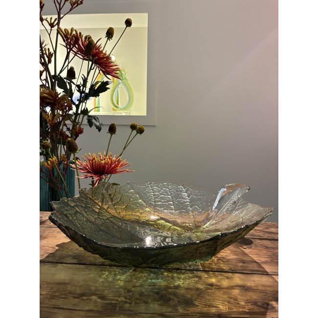 „Folia“ – ein handgeformtes Glaskunstobjekt, inspiriert durch die Eleganz der Natur.