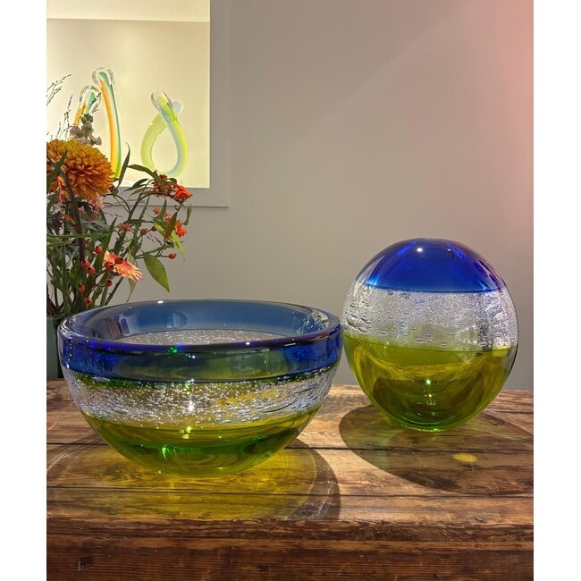 Polderlandschap is een handgemaakt kristallen object als symbool voor het Nederlandse polderlandschap