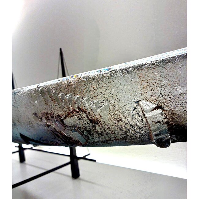 Bertil Vallien “Threshold” – Unieke Kristallen Boot 82 cm in Metalen Frame – Kosta Boda