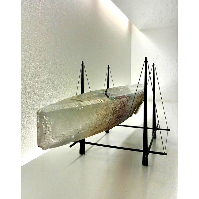 Bertil Vallien “Threshold” – Unieke Kristallen Boot 82 cm in Metalen Frame – Kosta Boda