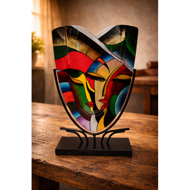 „Farbenfrohe Begegnung“ – Glaskunst voller Emotionen und Ausdruck