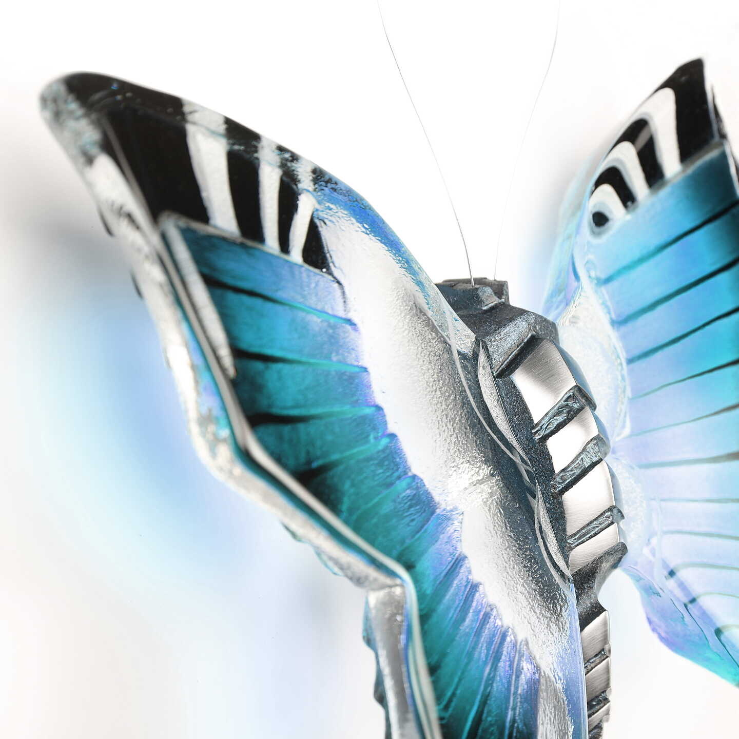 Glas aan de muur: tijdloze en persoonlijke wanddecoratie met prachtige kleuren 