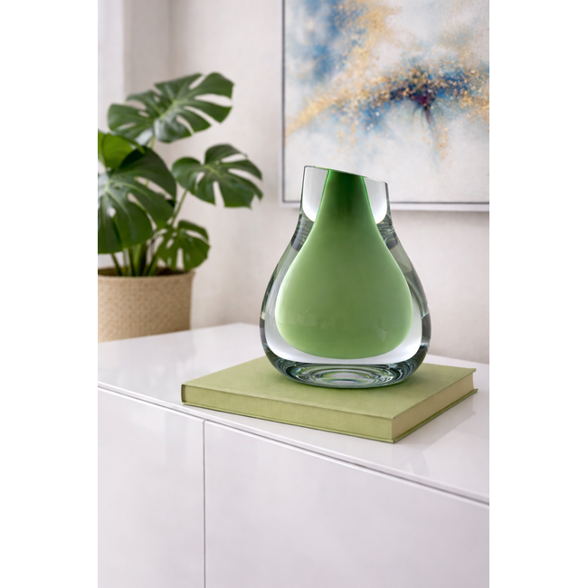 De rustbrenger 'Luma' — een kristallen verbeelding van rust, balans en heldere verstilling