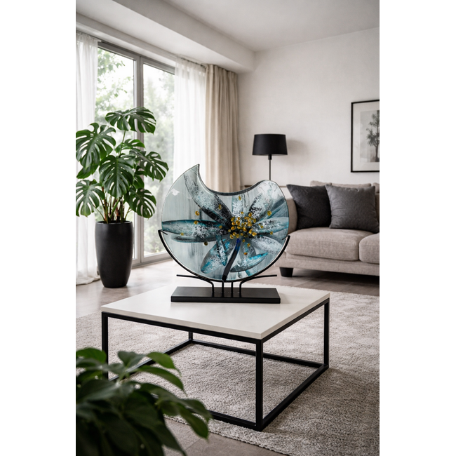 Stille Bloem – Poëtische Glazen Sculptuur met grijs en goud accenten