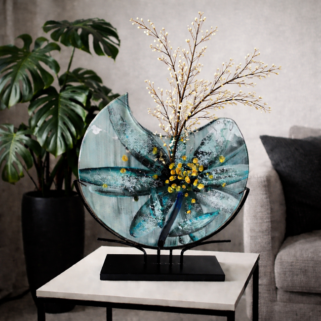 Stille Bloem – Poëtische Glazen Sculptuur met grijs en goud accenten