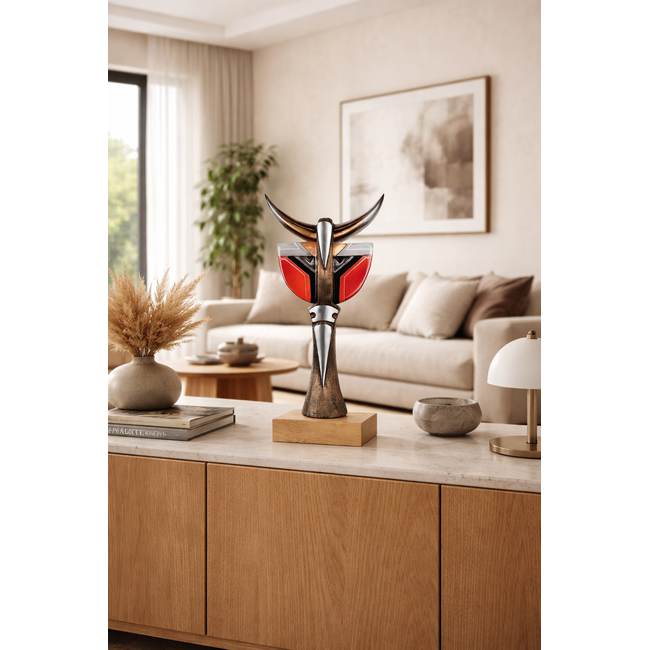 Hero – monumentaal sculptuur van staal en zuiver kristal op eikenhouten basis