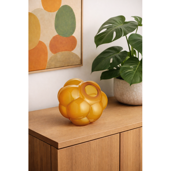 Kosta Boda Berry Tales – mundgeblasenes Glaskunstobjekt mit glänzender Oberfläche
