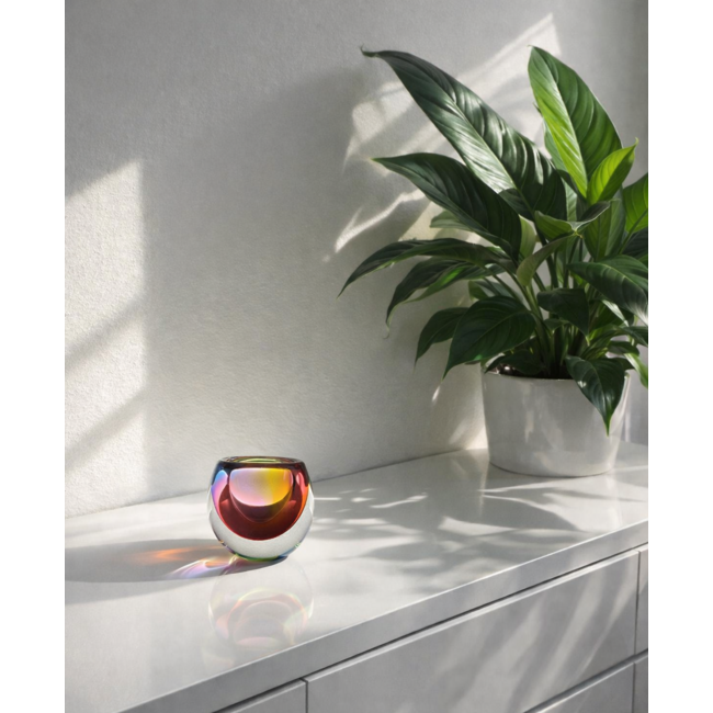 Regenbogen im Kristall – Ein poetisches Spiel aus Licht, Farbe und Transparenz, eingefangen in leuchtendem Glas