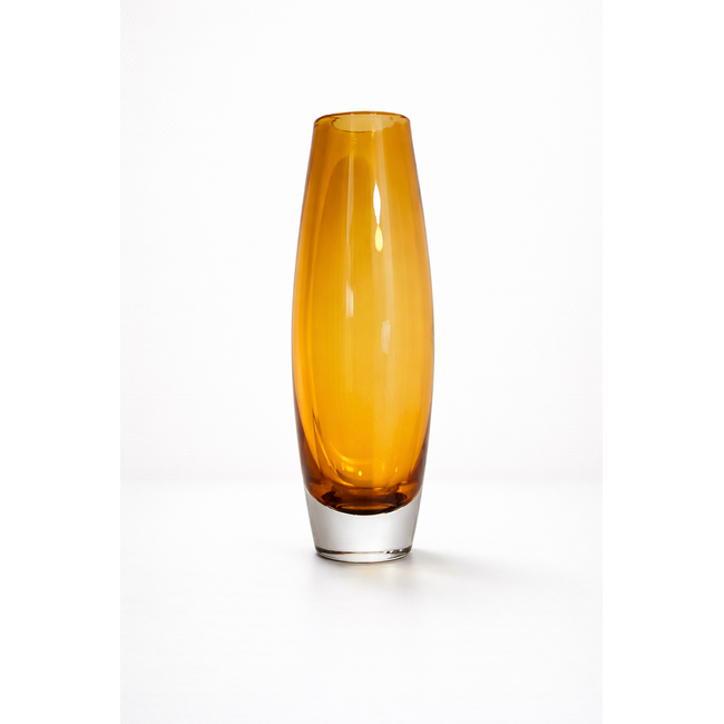 Tuesday Giving – Handgeblazen kristallen vaas in warme amber uit de collectie Days