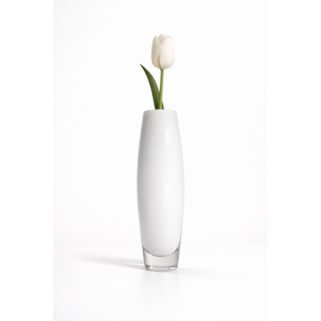 Sunday Silence – Handgeblasene Kristallvase in sanftem Weiß aus der Kollektion Days