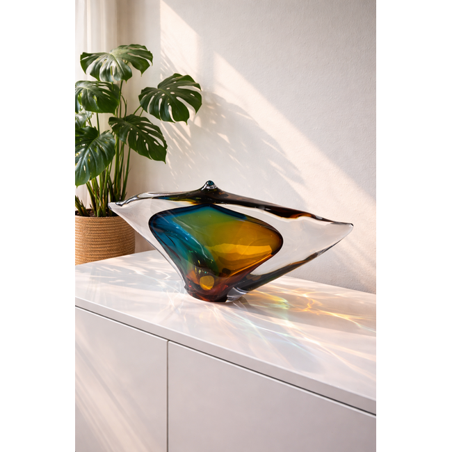 Danseres van zuiver kristal – Elegant kunstobject met vloeiende vorm en levendig kleurenspel