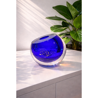 Glaskunst in königlichem Blau