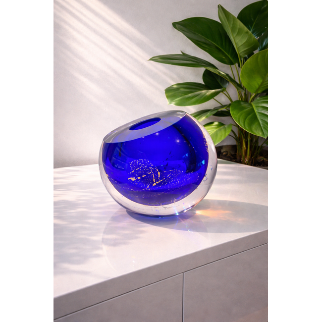 Glaskunst in königlichem Blau