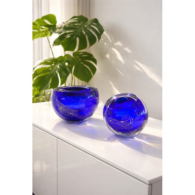 Glaskunst in koninklijk blauw – met bladgoud accenten