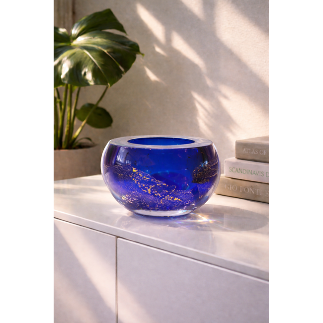 Glaskunst in koninklijk blauw – met bladgoud accenten