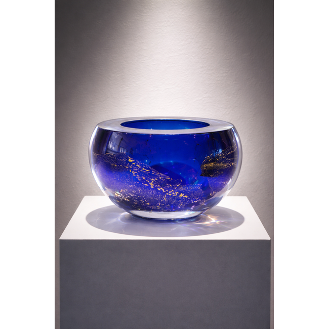 Glaskunst in koninklijk blauw – met bladgoud accenten