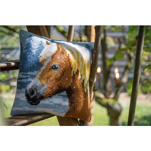 Vervaco Vervaco borduurkussen Paard in de sneeuw 0157077