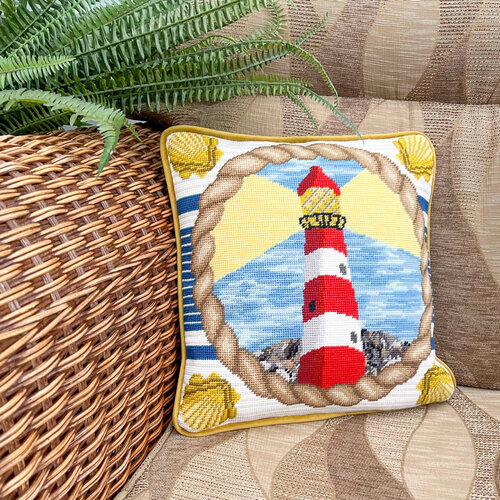 Bothy Threads Bothy Threads Petit Point Borduurkussen Guiding Light  tvw03