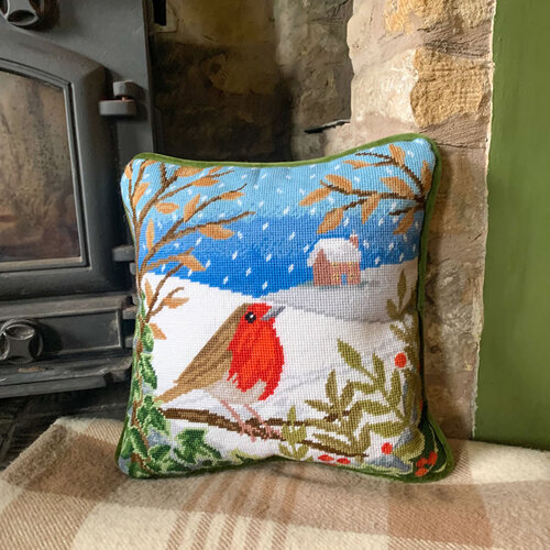 Bothy Threads Bothy Threads Petit Point Borduurkussen When Robins Appear  tvw04