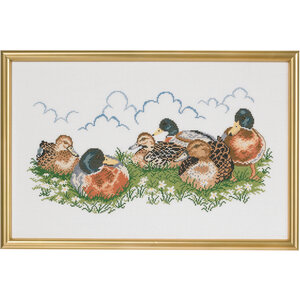 Eva Rosenstand Eva Rosenstand Borduurpakket Eenden op de oever van het meer Eva Rosenstand Eva Rosenstand Borduurpakket Eenden op de oever van het meer
