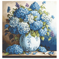 Luca S Petit Point Vase with Hydrangeas 20 x 21 cm SG700
