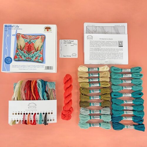 Bothy Threads Bothy Threads Petit Point Borduurkussen April Threads