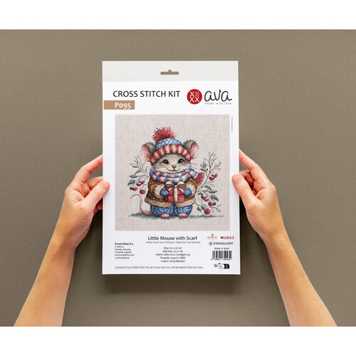 AVA Stitch AVA Stitch Borduurpakket Little Mouse with a Scarf AVA Stitch AVA Stitch Borduurpakket Little Mouse with a Scarf