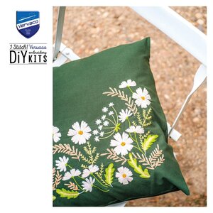 Vervaco Vervaco borduur kussen witte bloemen PN-0222590 Vervaco Vervaco borduur kussen witte bloemen PN-0222590